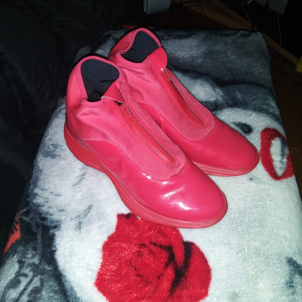 Womans red nike shoes